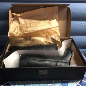 Frye Campus Boots, size 6 in black.